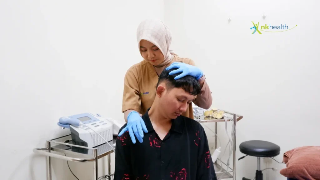 8 Cara Menghilangkan Nyeri Leher Akibat Salah Posisi Tidur